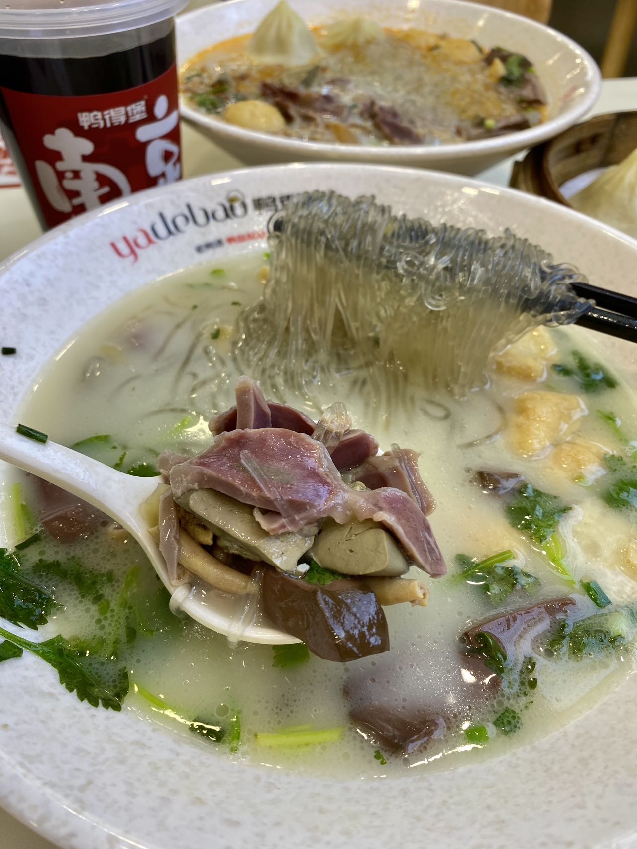 鸭血粉丝新风尚：成就传统美食新文化！