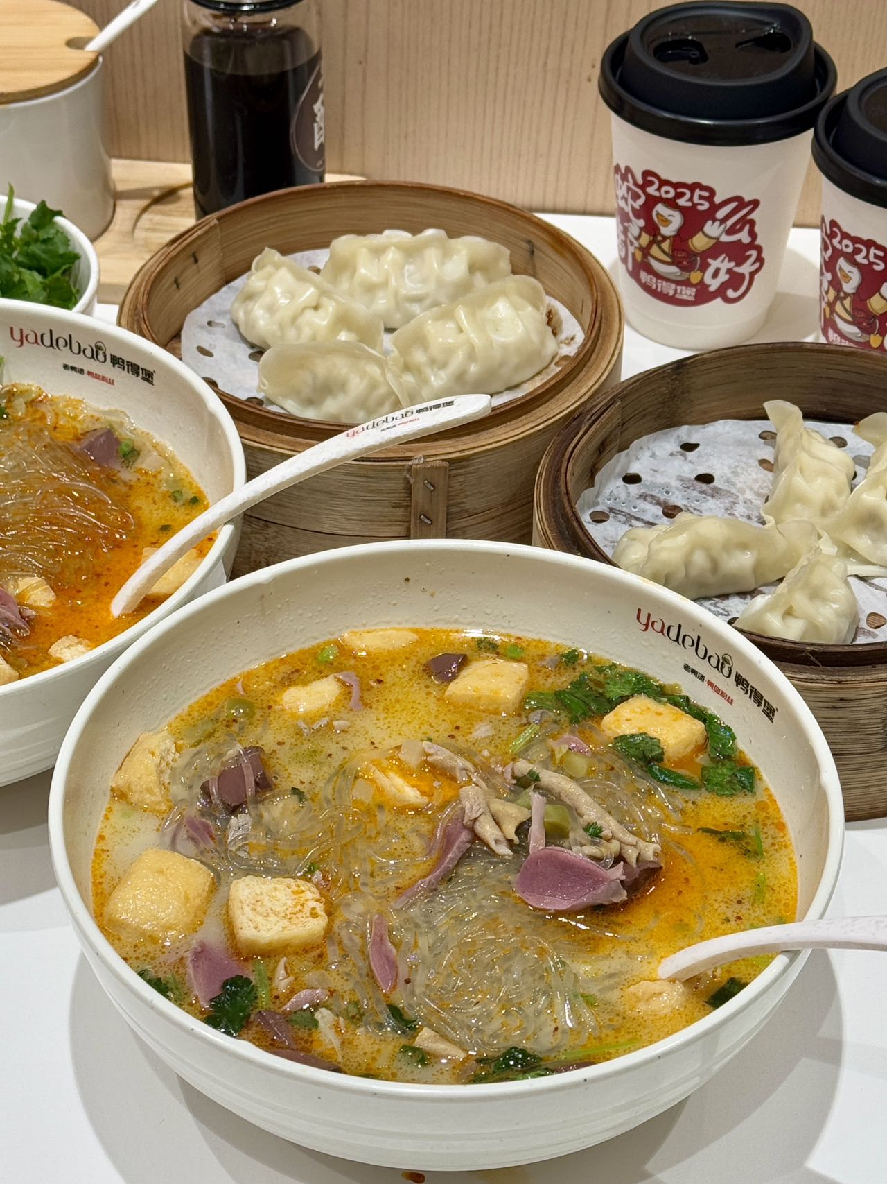 餐饮小白也能轻松开店？鸭得堡加盟模式揭秘！